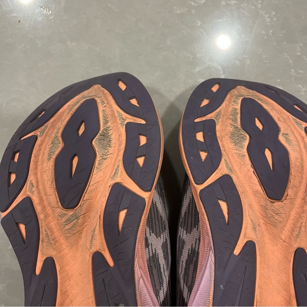 ASICS Novablast - Picture 2 of 4